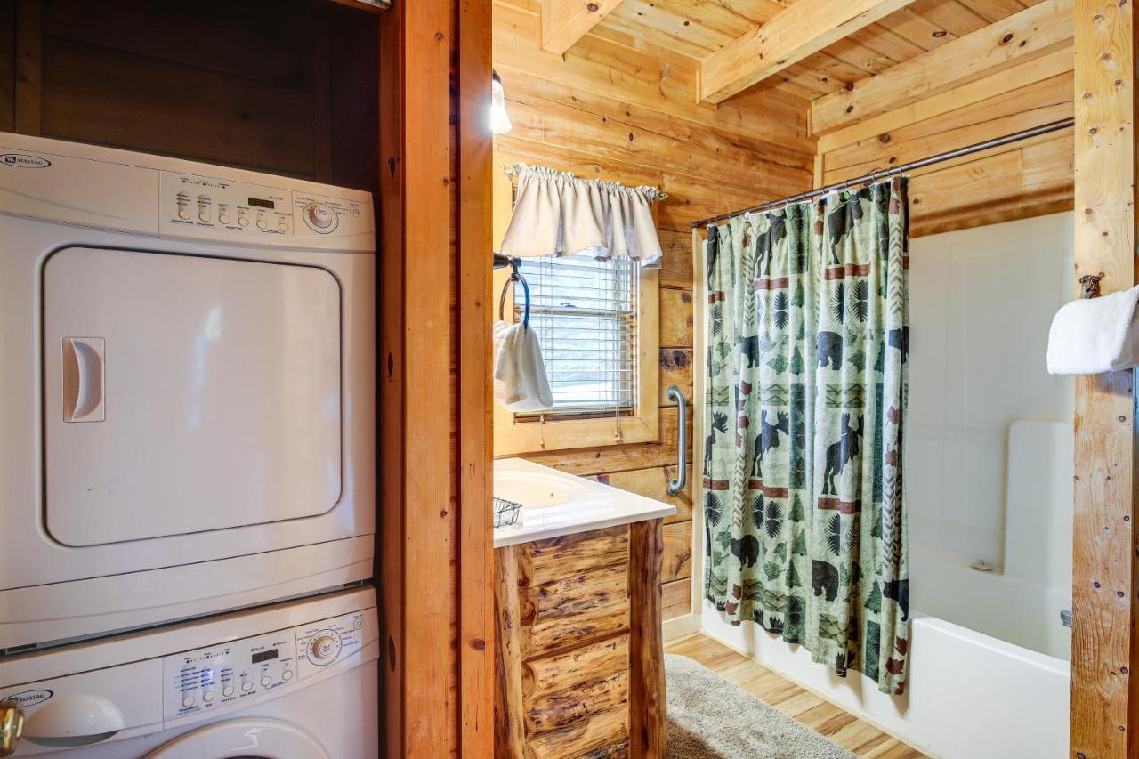 Sevierville Cabin With Wraparound Deck And Lake Access ภายนอก รูปภาพ