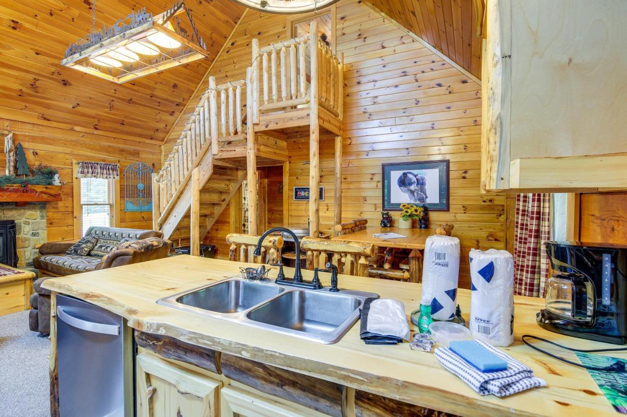 Sevierville Cabin With Wraparound Deck And Lake Access ภายนอก รูปภาพ