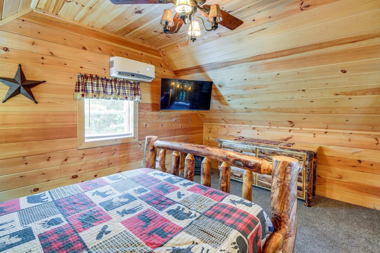 Sevierville Cabin With Wraparound Deck And Lake Access ภายนอก รูปภาพ