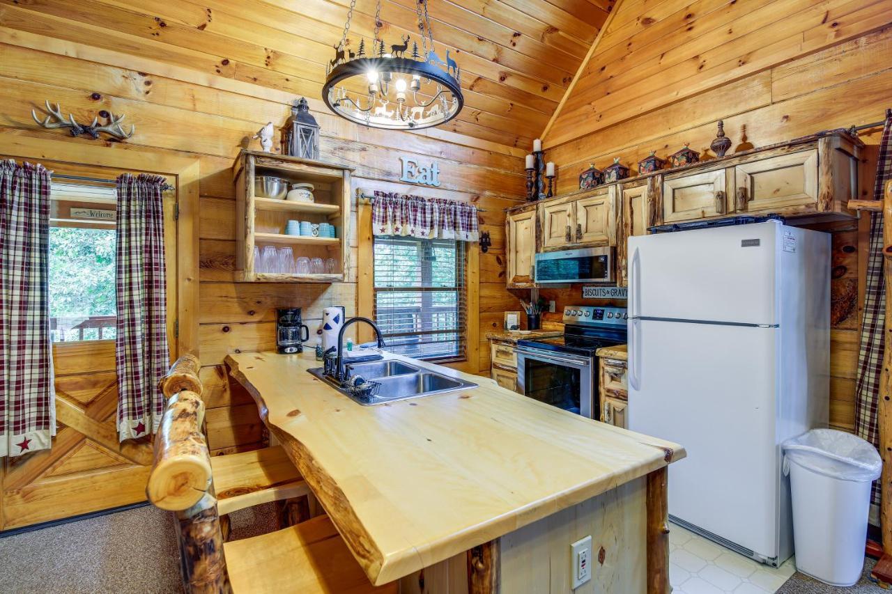 Sevierville Cabin With Wraparound Deck And Lake Access ภายนอก รูปภาพ