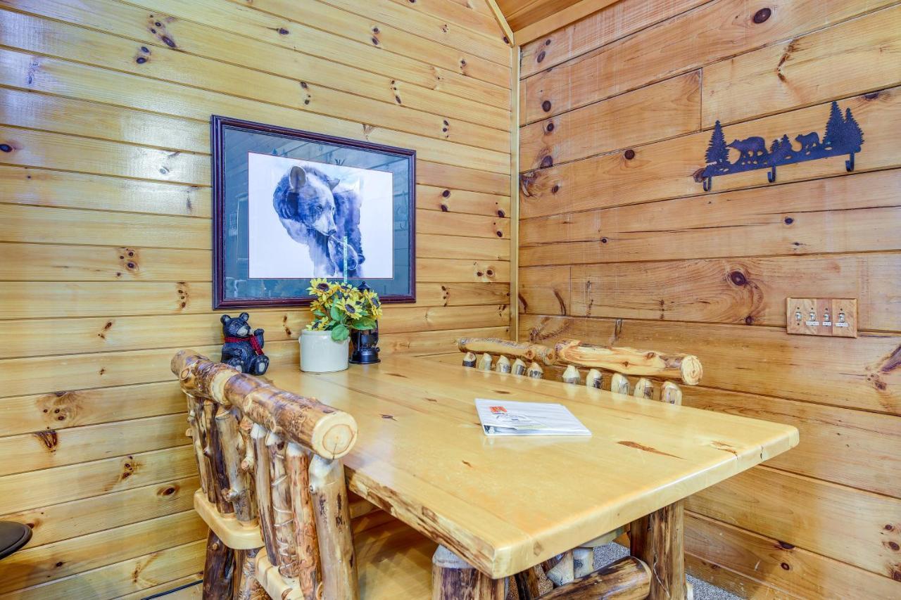 Sevierville Cabin With Wraparound Deck And Lake Access ภายนอก รูปภาพ